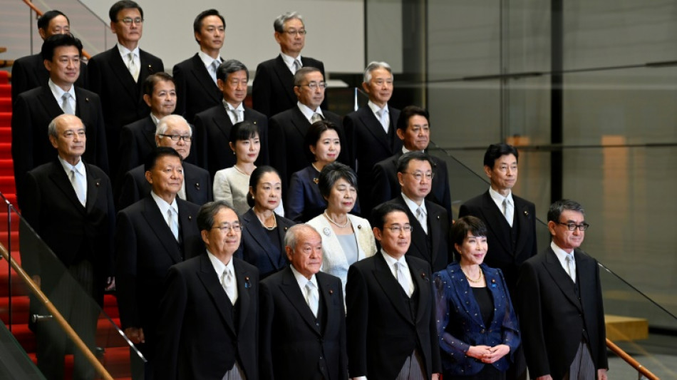 Jap&atilde;o remodela governo e aposta em mais mulheres