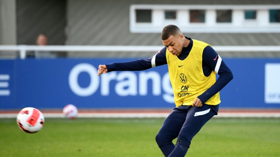 Bleus: Mbapp&eacute; zappe les partenaires de la FFF mais r&eacute;fute toute "r&eacute;bellion"