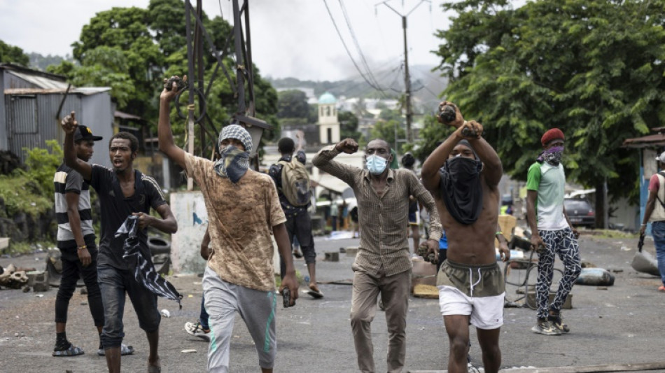 Comores instaura toque de recolher por protestos ap&oacute;s elei&ccedil;&otilde;es
