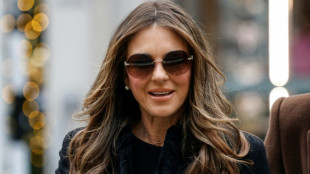 La actriz Liz Hurley rompe a llorar en juicio iniciado junto al pr&iacute;ncipe Enrique contra tabloides
