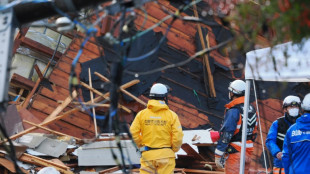 Mujer de 90 a&ntilde;os es sacada de los escombros cinco d&iacute;as despu&eacute;s del terremoto de Jap&oacute;n
