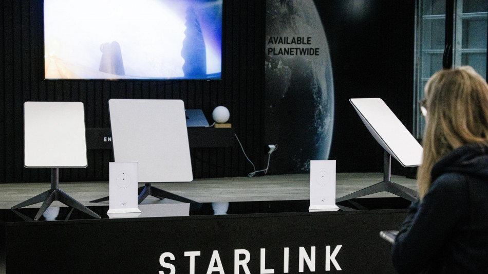 Salvini, Fs sperimenta Wifi sui treni con Starlink