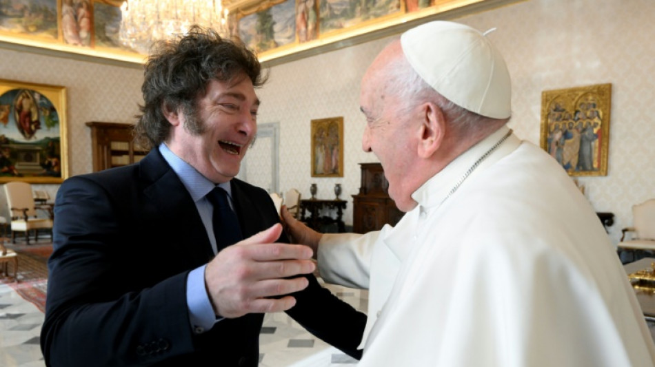 Tras los abrazos, los alfajores: Milei se re&uacute;ne con Francisco en el Vaticano