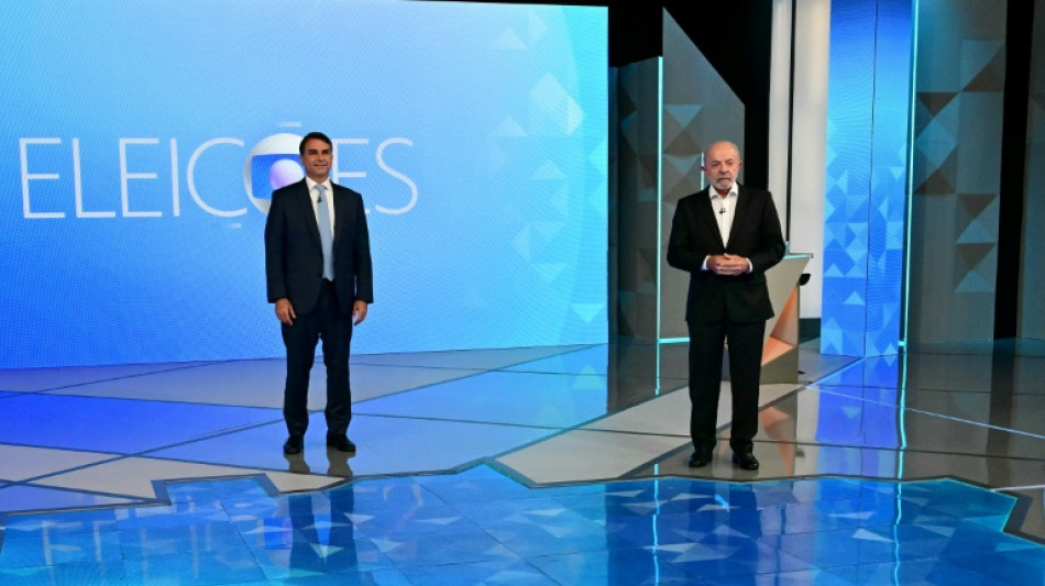 Lula e Fl&aacute;vio Bolsonaro baixam o tom no &uacute;ltimo debate antes do segundo turno