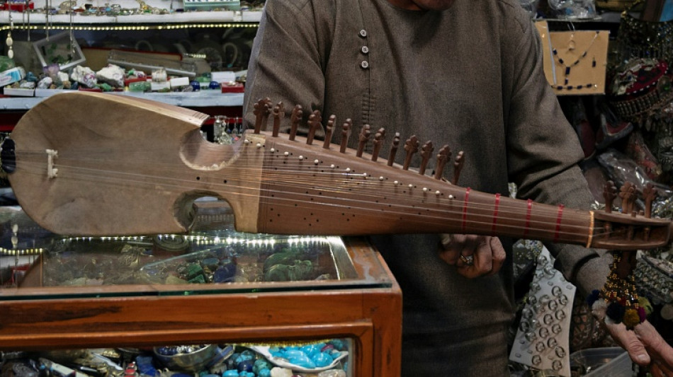 En Afghanistan, un instrument de musique clandestin class&eacute; &agrave; l'Unesco