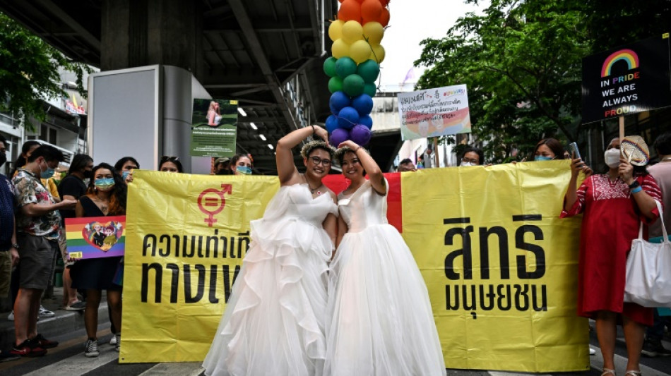Tail&acirc;ndia aprova lei que permite casamento homoafetivo