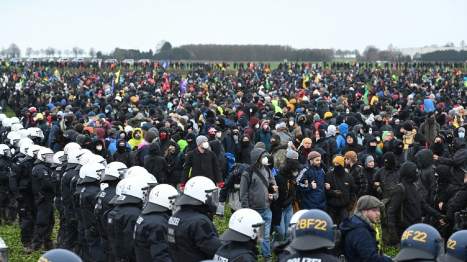 Polic&iacute;a alemana termina de evacuar a manifestantes contra expansi&oacute;n de una mina de carb&oacute;n