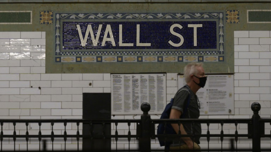 Wall Street termine en l&eacute;g&egrave;re baisse apr&egrave;s une autre s&eacute;ance volatile