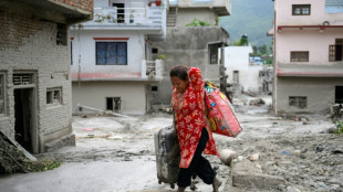 Nepal e China lutam para encontrar quase 3.000 desaparecidos ap&oacute;s trag&eacute;dia