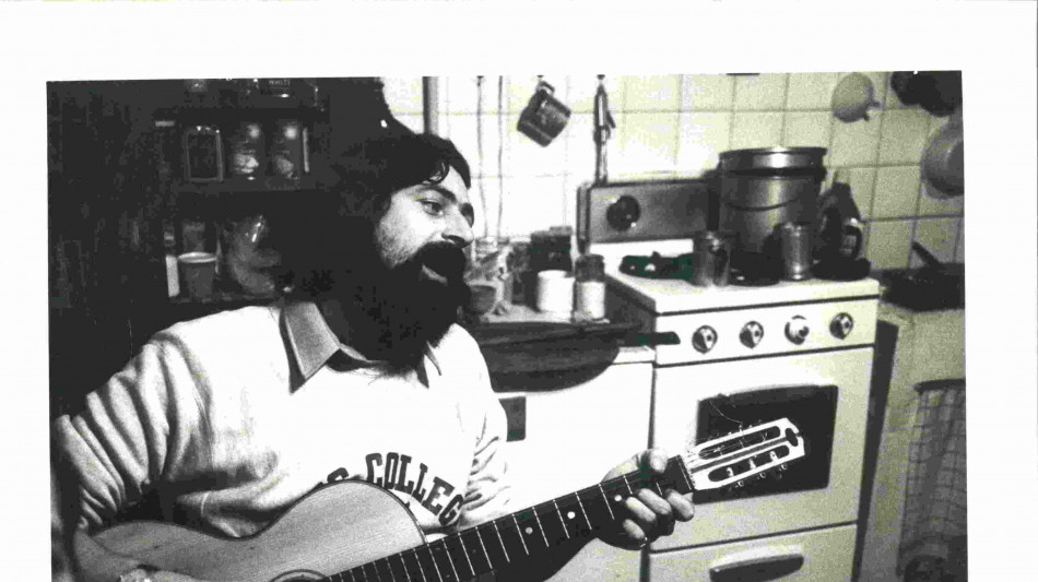 Apertura straordinaria ad ottobre per la mostra su Francesco Guccini a Reggio Emilia