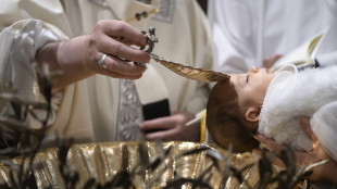 Vaticano, 'si pu&ograve; lasciare la Chiesa ma non sbattezzarsi'