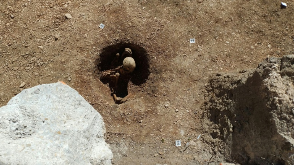 A Dijon, sur les traces de Gaulois enterr&eacute;s assis