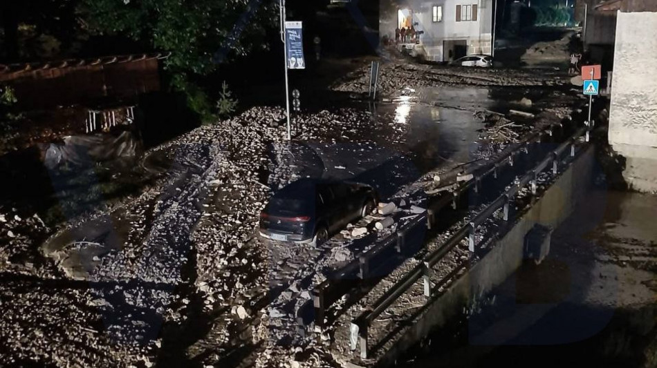 Frana in Cadore, persone bloccate nelle case