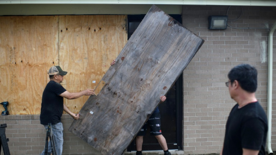 Redevenu un ouragan, B&eacute;ryl touche terre au Texas avec de fortes pluies