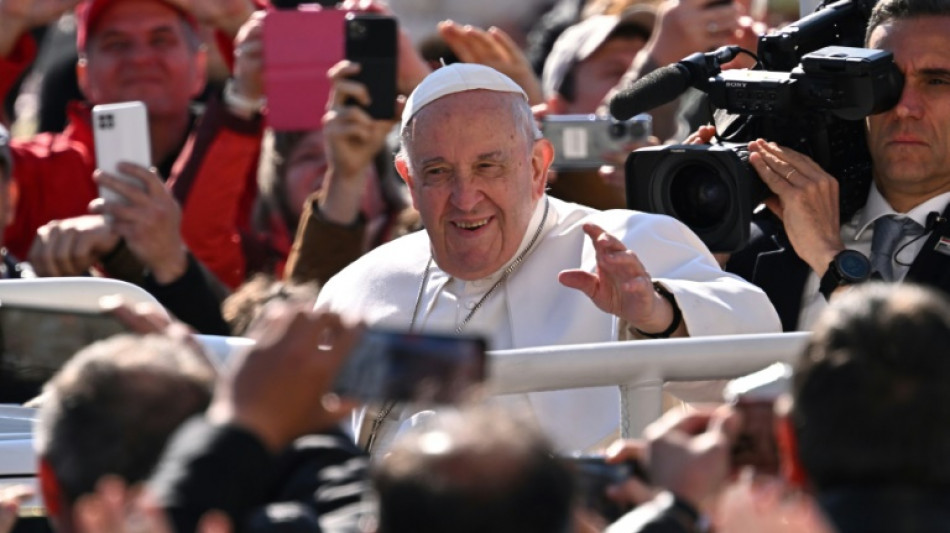 Zehntausende nehmen in Budapest an Freiluftmesse mit Papst Franziskus teil