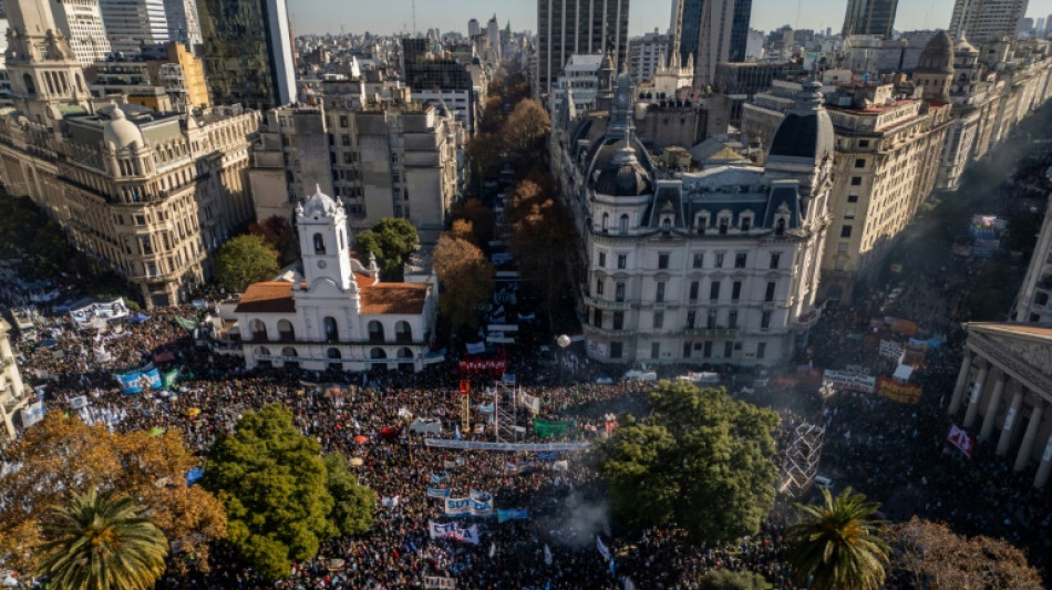 "Nous reviendrons" promet Cristina Kirchner assign&eacute;e &agrave; r&eacute;sidence, &agrave; ses soutiens mobilis&eacute;s en masse &agrave; Buenos Aires