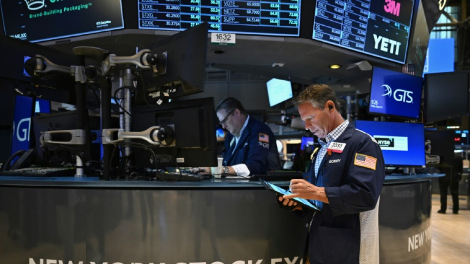 Wall Street termine en baisse, prises de b&eacute;n&eacute;fices avant une &eacute;lection incertaine