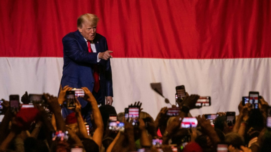 Las dos caras de la cobertura medi&aacute;tica sobre Trump muestran a un EEUU dividido