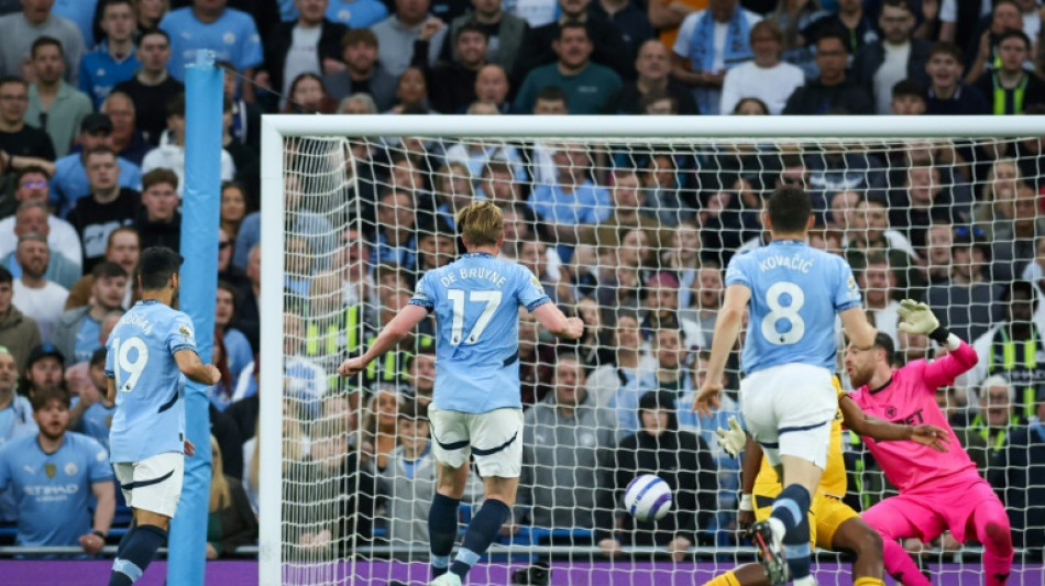 Man City climb to third as De Bruyne sinks Wolves