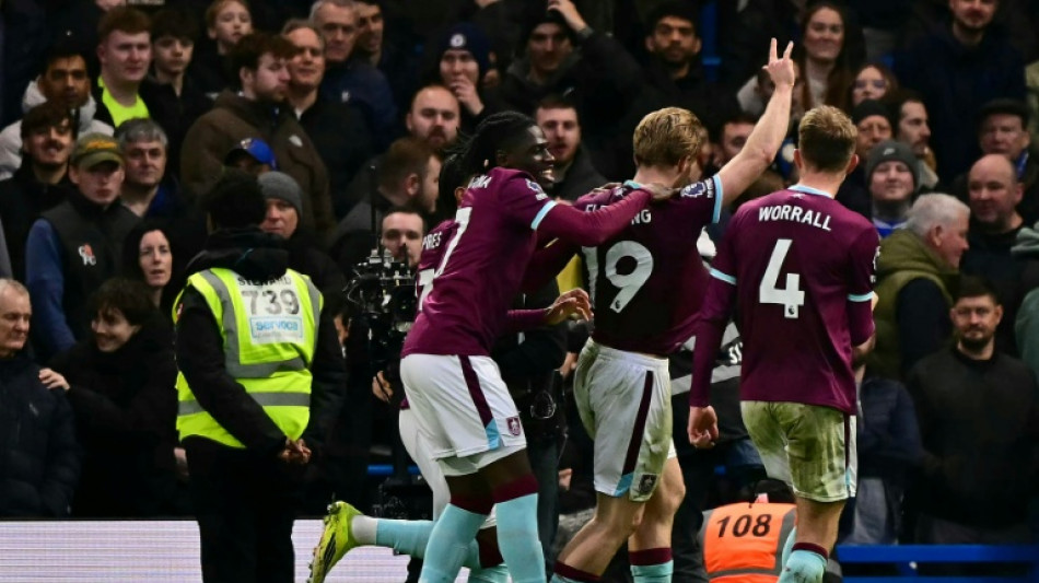 Em busca de vaga na Champions, Aston Villa e Chelsea trope&ccedil;am no Ingl&ecirc;s