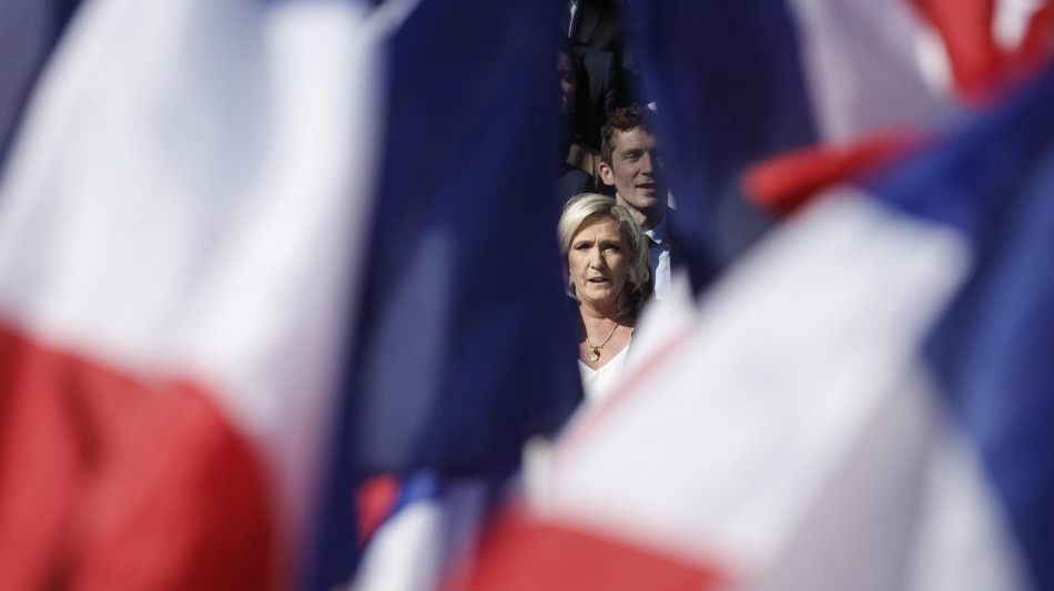 A processo l'uomo che ha minacciato il giudice del caso Le Pen