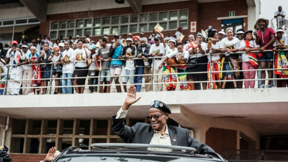 Buthelezi, hist&oacute;rico l&iacute;der zulu do Inkatha, morre na &Aacute;frica do Sul