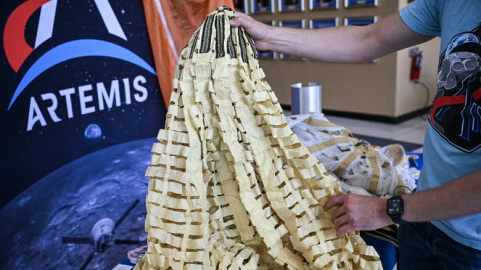 Paraca&iacute;das, pieza vital para un amerizaje seguro de Orion en Artemis II