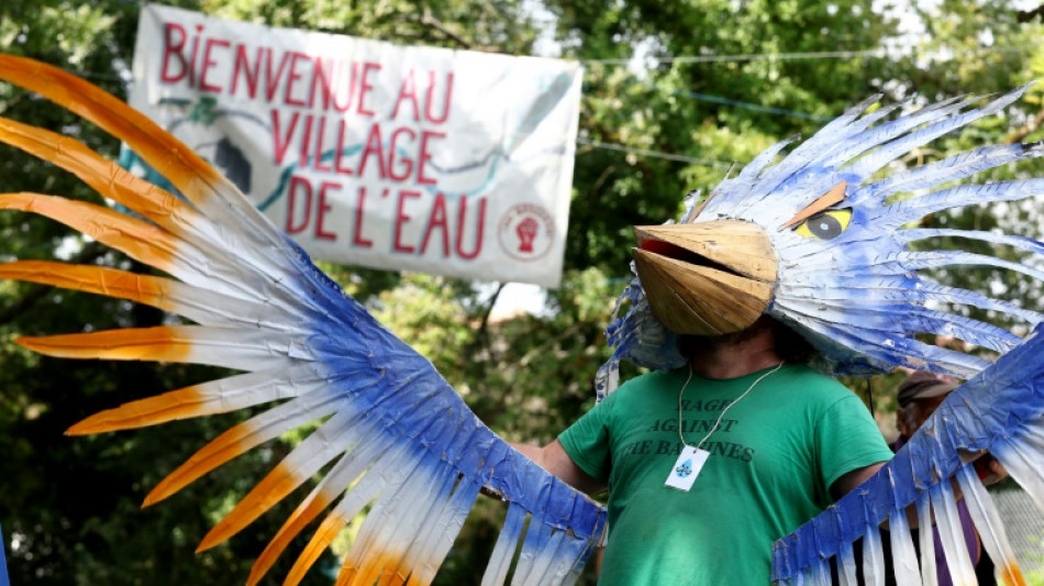 Bassines: des milliers d'opposants r&eacute;unis avant des manifestations redout&eacute;es