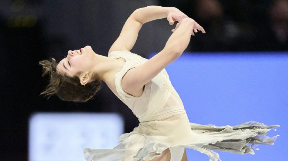 Women's skating favorites falter as Liu leads at worlds