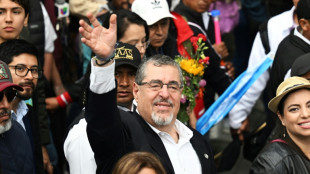 Ar&eacute;valo asume la presidencia de Guatemala retando a los corruptos