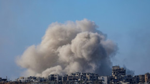 Israel segue bombardeios sobre Gaza, apesar da press&atilde;o para negociar sobre ref&eacute;ns