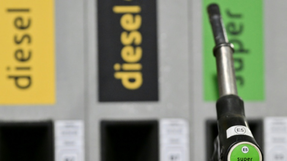 Oil tops $100 as Iran vows to keep Hormuz closed