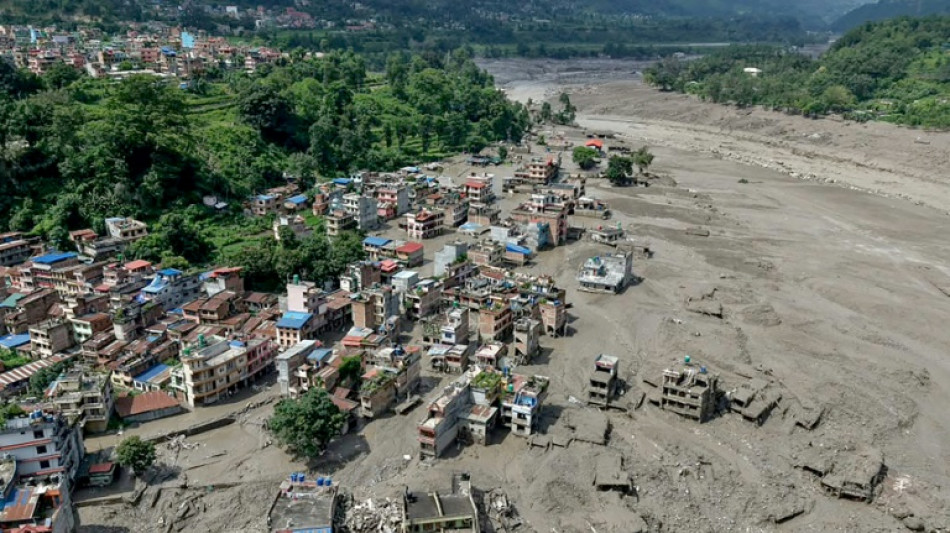 Enchentes entre Nepal e Tibete deixam quase 400 mortos e mais de 1.400 desaparecidos