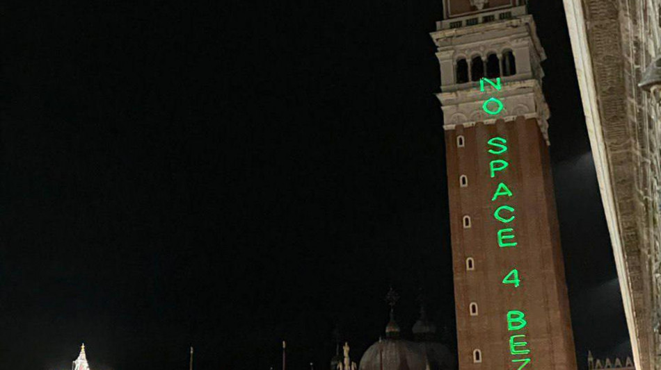 Nozze Bezos, protesta con il laser sul Campanile di San Marco