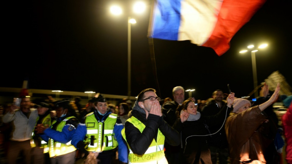 Les forces de l'ordre mobilis&eacute;es contre les convois anti-pass vaccinal &agrave; Paris