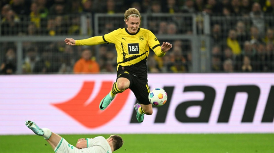 Brandt sinks Bremen to send Dortmund top of Bundesliga