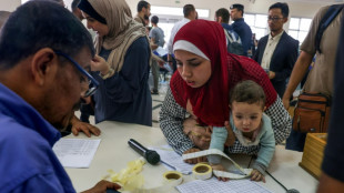 Hundreds more foreign nationals flee Gaza as bombing toll mounts