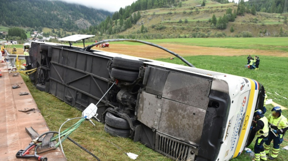 F&uuml;nf Tote und 40 Verletzte bei Unfall von niederl&auml;ndischem Bus in der Schweiz
