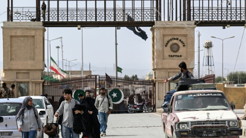 Pakistanis at remote border describe scramble to leave Iran