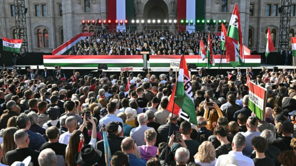 Elections en Hongrie: les partisans d'Orban et Magyar d&eacute;filent dimanche dans un contexte &eacute;lectoral tendu