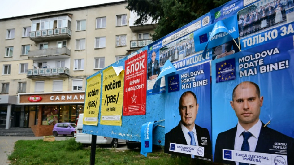 A Ungheni, des &eacute;lecteurs moldaves las de l'opposition UE-Russie