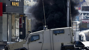 Imagens de palestino amarrado a jipe militar israelense provocam indigna&ccedil;&atilde;o