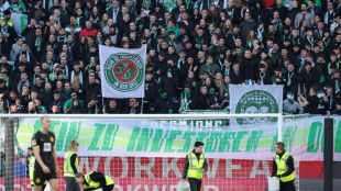 Leverkusen vence Heidenheim e mant&eacute;m lideran&ccedil;a; protestos seguem na Bundesliga