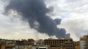 Israel greift Flughafen von Jemens Hauptstadt an - Huthis: Auch die USA beteiligt