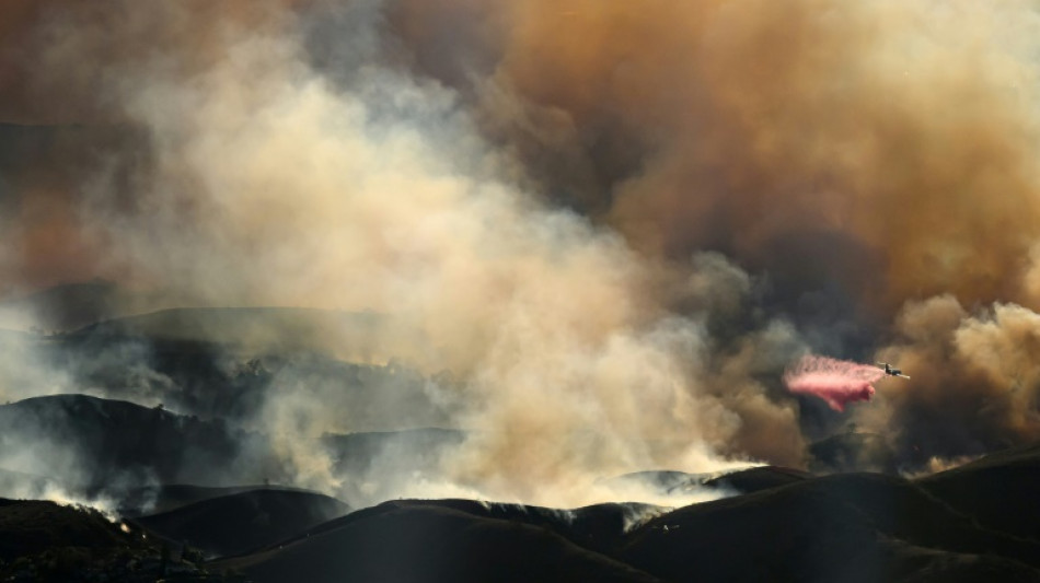 Los devastadores incendios de Los &Aacute;ngeles dejan ya 10 muertos