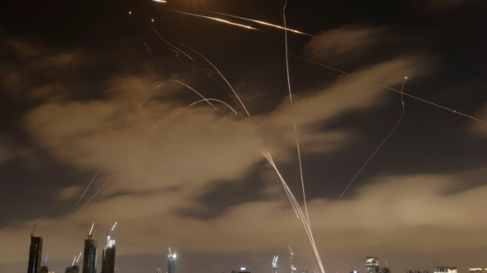 Mísseis iranianos deixam 10 mortos em Israel em mais uma noite de ataques mútuos