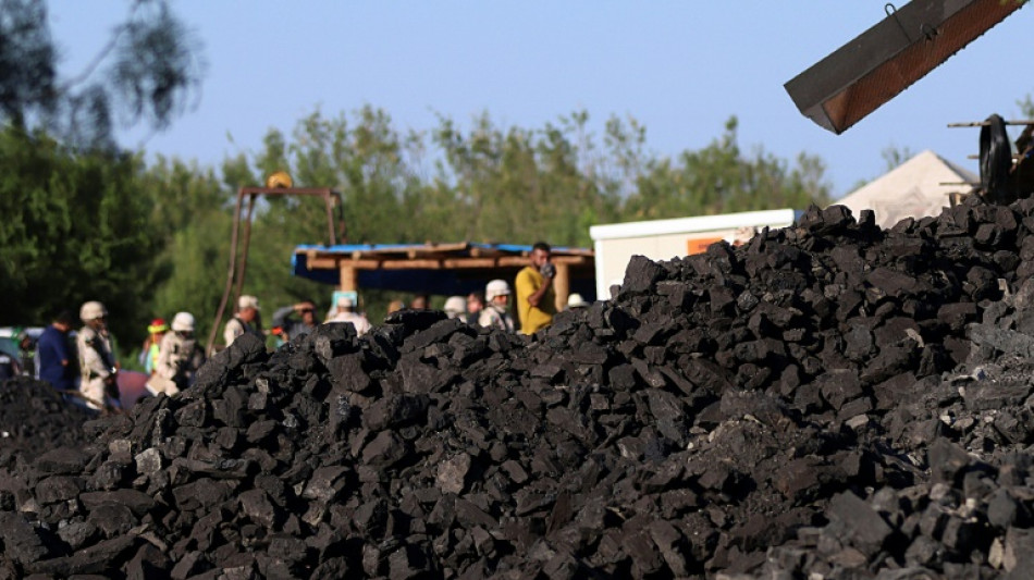Rescatistas batallan para liberar a mineros atrapados tras el derrumbe de una mina en M&eacute;xico
