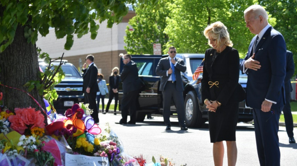 Biden denuncia "veneno" de supremacismo blanco al honrar a v&iacute;ctimas de matanza racista en Buffalo