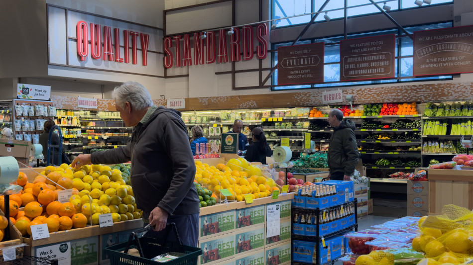Le vendite al dettaglio negli Usa salgono dello 0,6%, sopra le attese