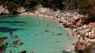 La isla española de Ibiza limita la entrada de vehículos para aliviar la masificación turística